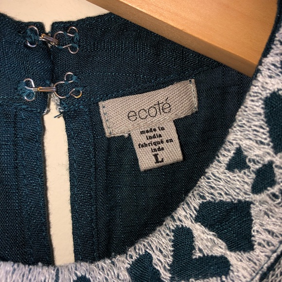 UO: Embroidered high neck Top - Picture 5 of 8